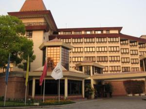 Yak and Yeti - Entrance !