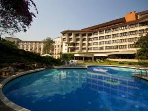 hotel-yak-yeti-kathmandu_swimmingpool